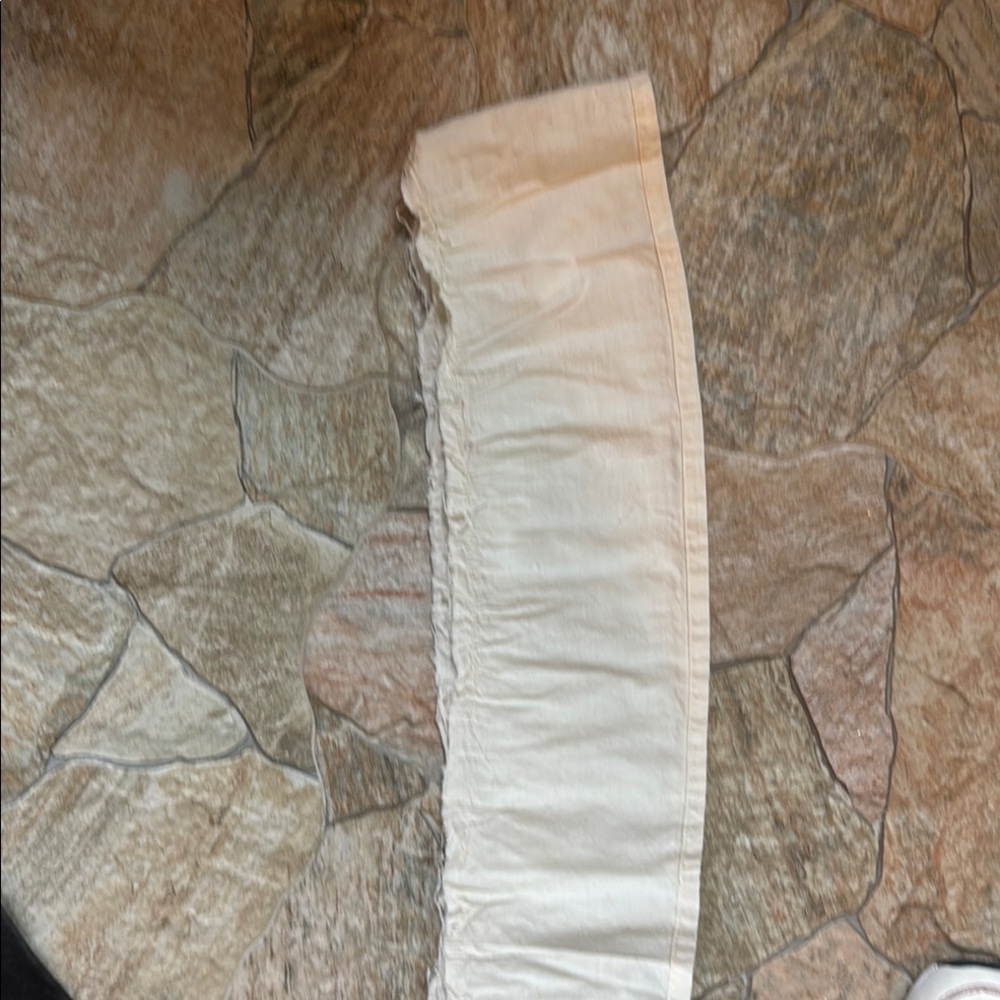 Ruffle Border Long 452” Off White 5.5” Hemmed Border